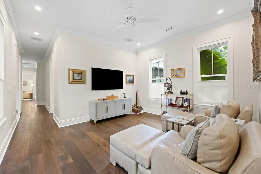 319 12th Avenue NE St Petersburg FL 33701