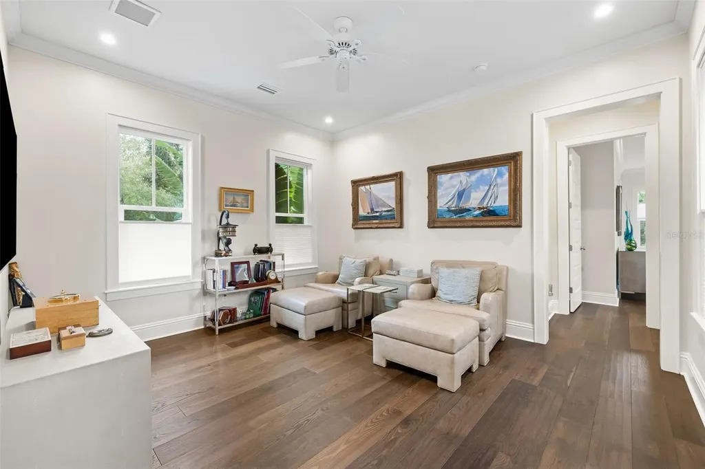 319 12th Avenue NE St Petersburg FL 33701