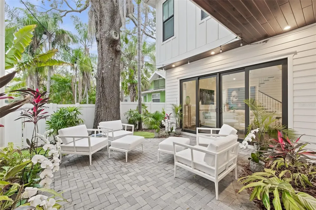 319 12th Avenue NE St Petersburg FL 33701