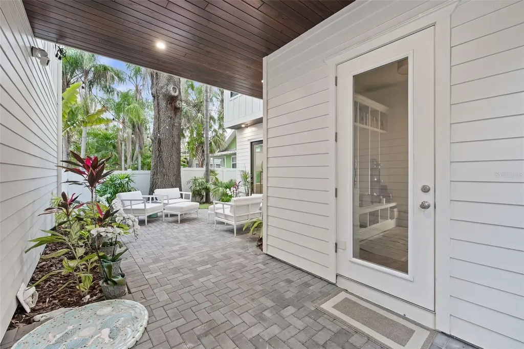 319 12th Avenue NE St Petersburg FL 33701