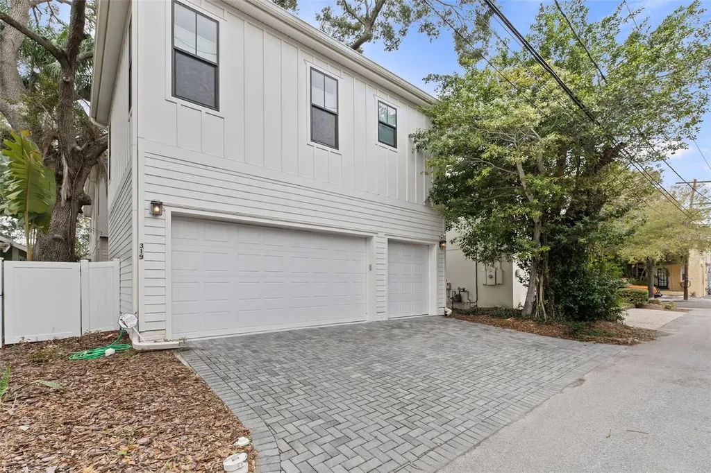 319 12th Avenue NE St Petersburg FL 33701