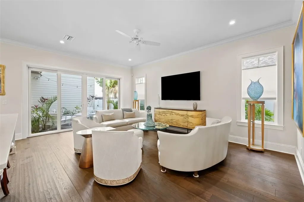 319 12th Avenue NE St Petersburg FL 33701