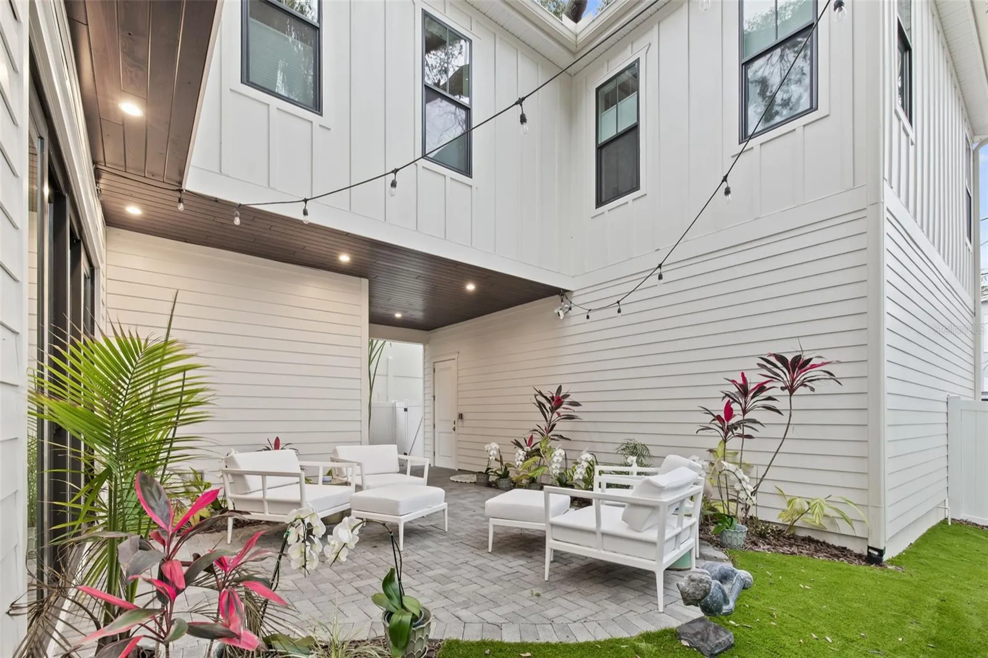 319 12th Avenue NE St Petersburg FL 33701