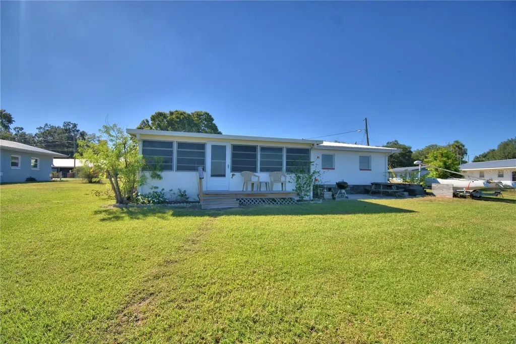 105 Maxcy Lane Frostproof FL 33843
