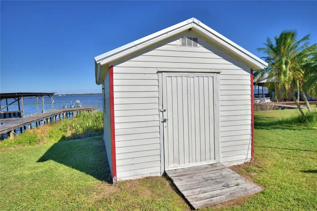 105 Maxcy Lane Frostproof FL 33843