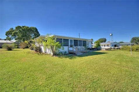 105 Maxcy Lane Frostproof FL 33843