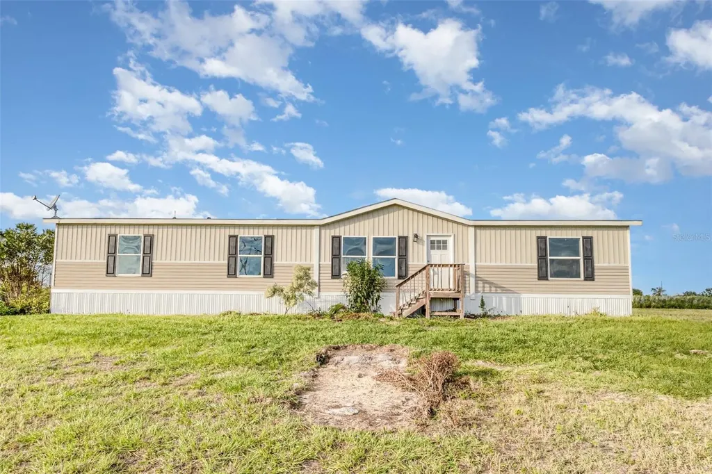 16423 NW 262nd Street Okeechobee FL 34972