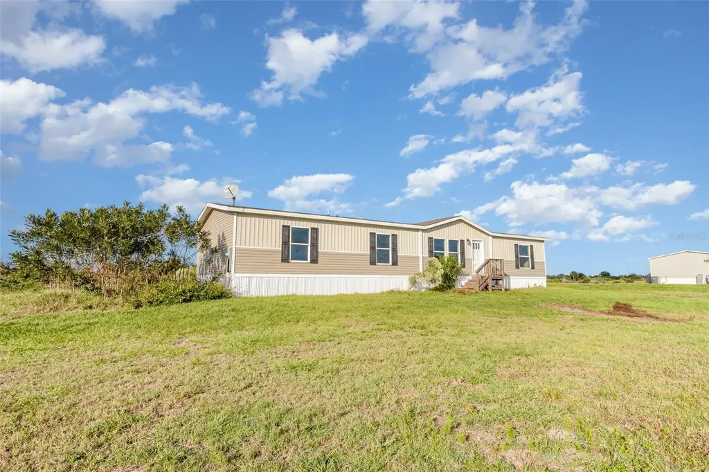 16423 NW 262nd Street Okeechobee FL 34972