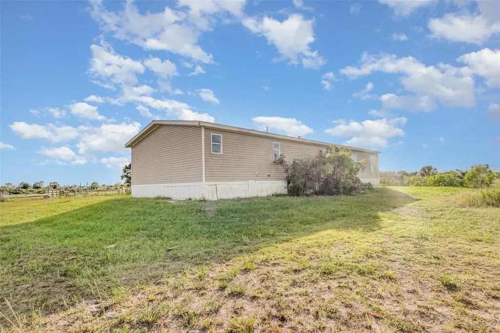 16423 NW 262nd Street Okeechobee FL 34972
