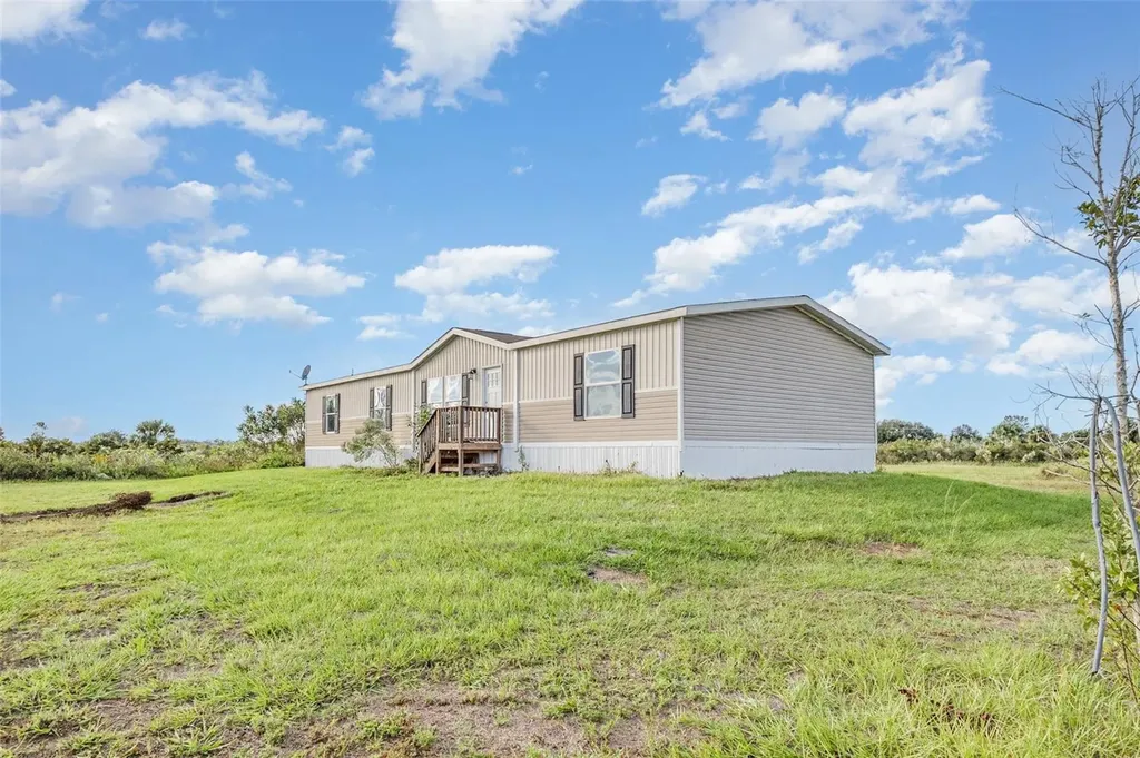 16423 NW 262nd Street Okeechobee FL 34972