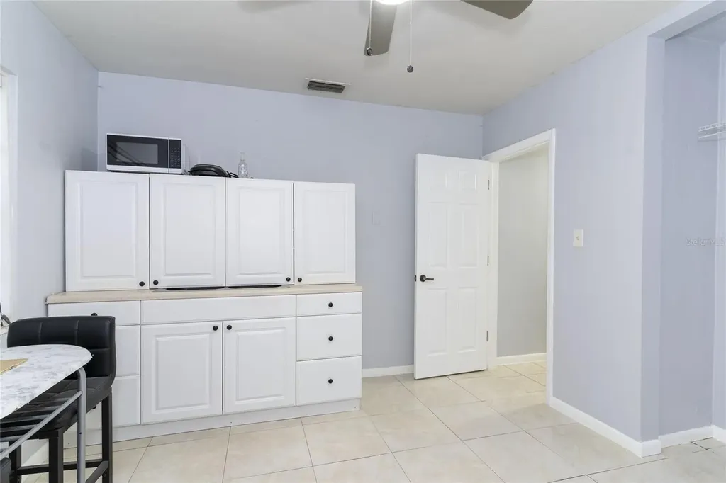 1802 E Knollwood Street Tampa FL 33610