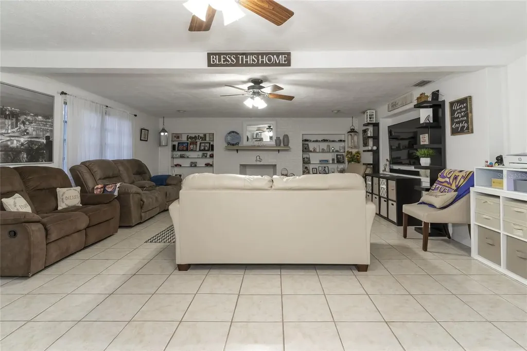 1802 E Knollwood Street Tampa FL 33610