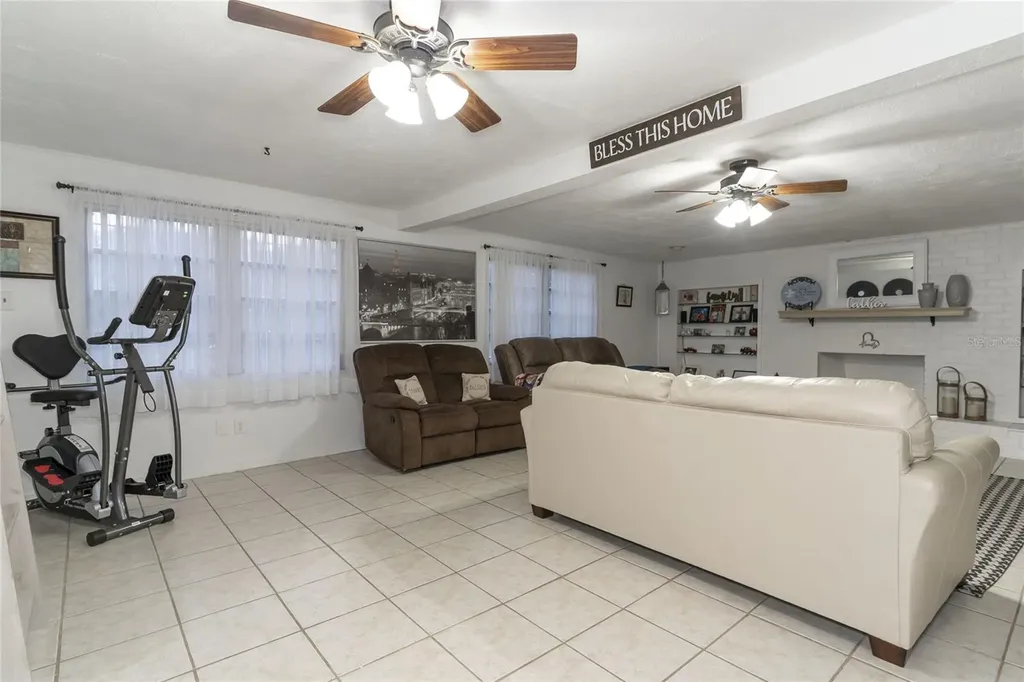 1802 E Knollwood Street Tampa FL 33610