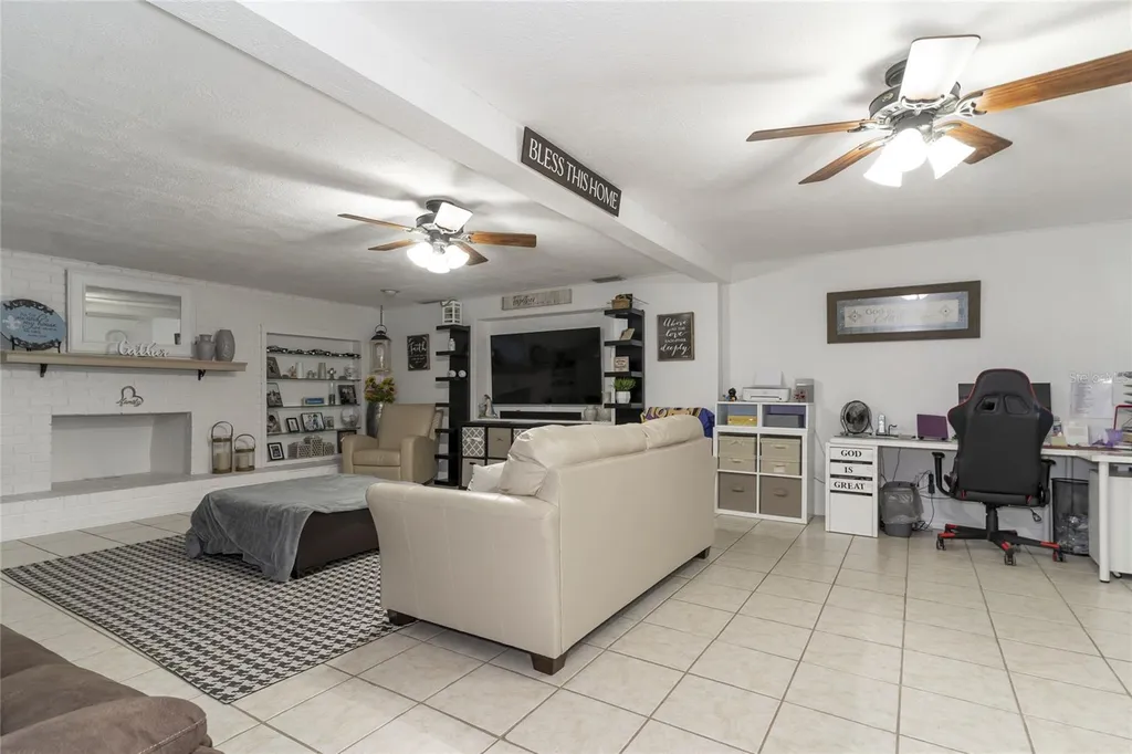 1802 E Knollwood Street Tampa FL 33610