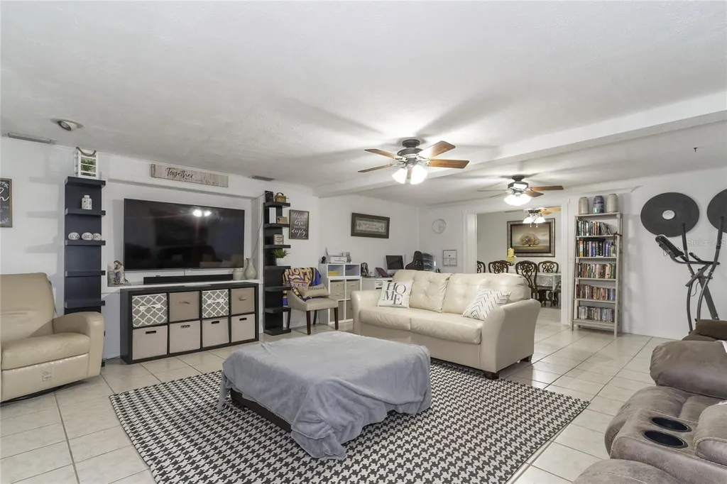 1802 E Knollwood Street Tampa FL 33610