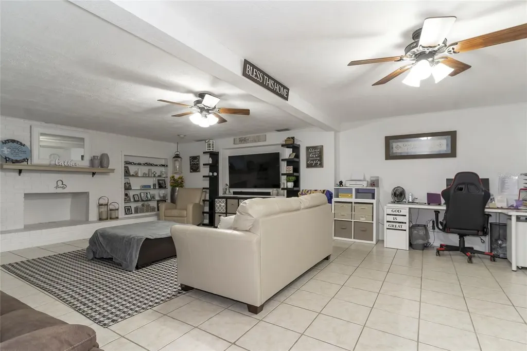 1802 E Knollwood Street Tampa FL 33610