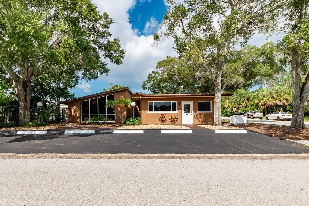 300 S Saturn Avenue Clearwater FL 33755