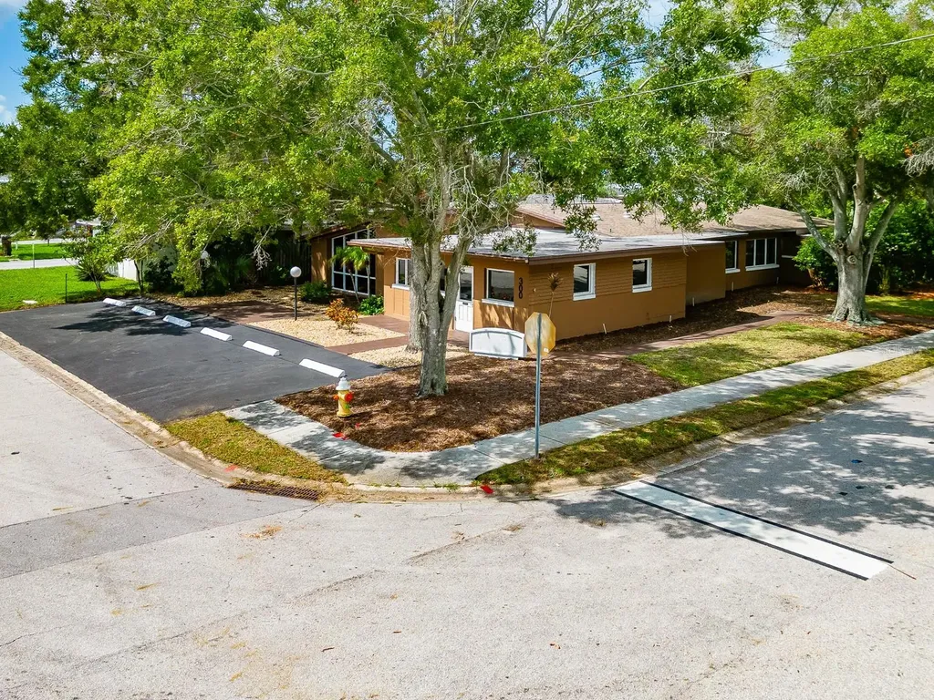 300 S Saturn Avenue Clearwater FL 33755