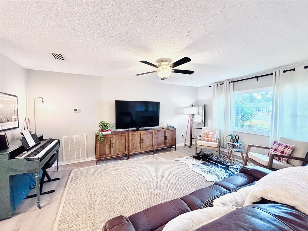 4033 13th Avenue W Bradenton FL 34205
