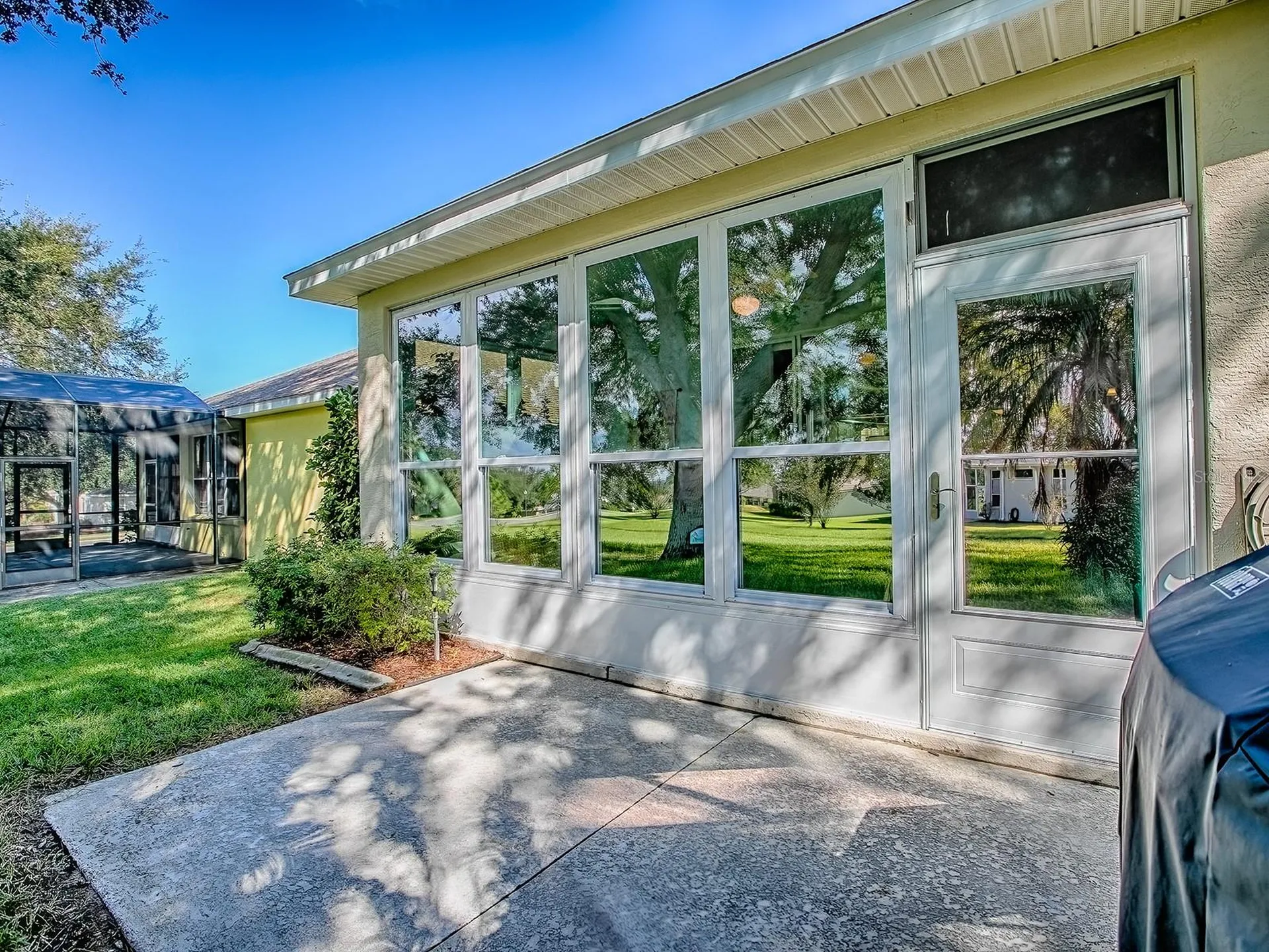3592 Tropical Seas Loop Tavares FL 32778