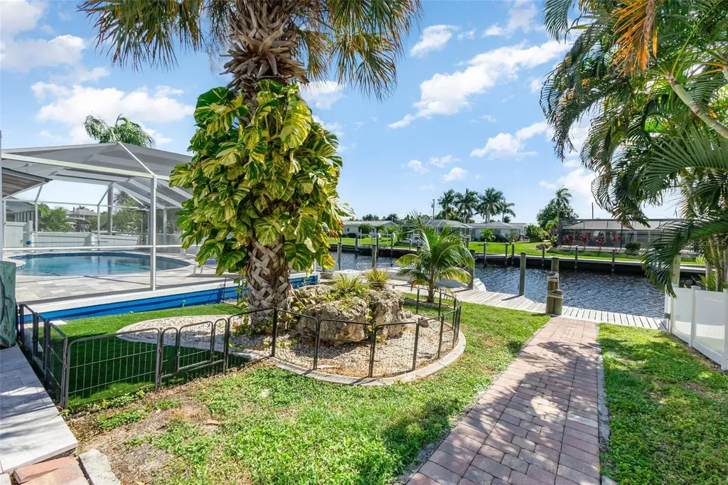 1661 Swan Terrace North Fort Myers FL 33903