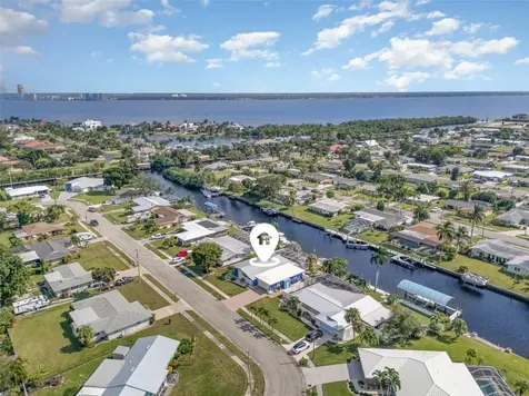 1661 Swan Terrace North Fort Myers FL 33903