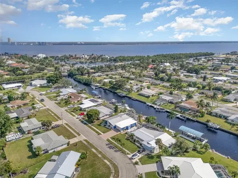 1661 Swan Terrace North Fort Myers FL 33903