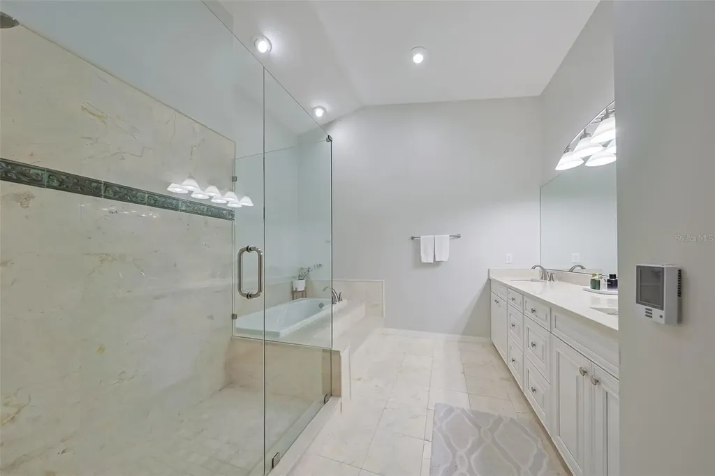2403 W Palm Drive Tampa FL 33629