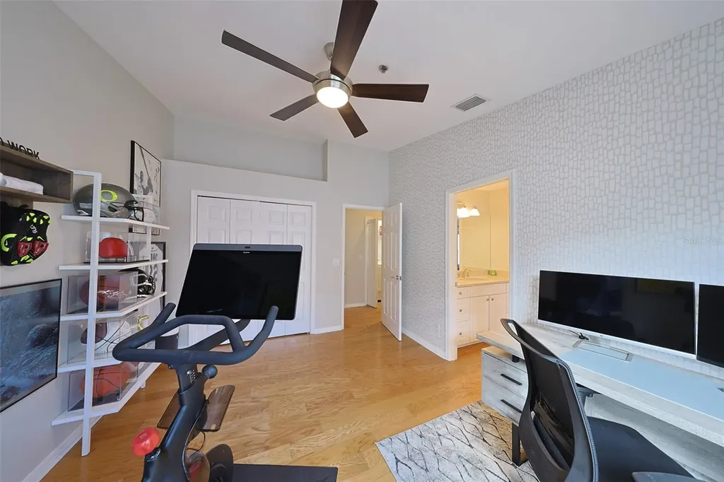 2403 W Palm Drive Tampa FL 33629