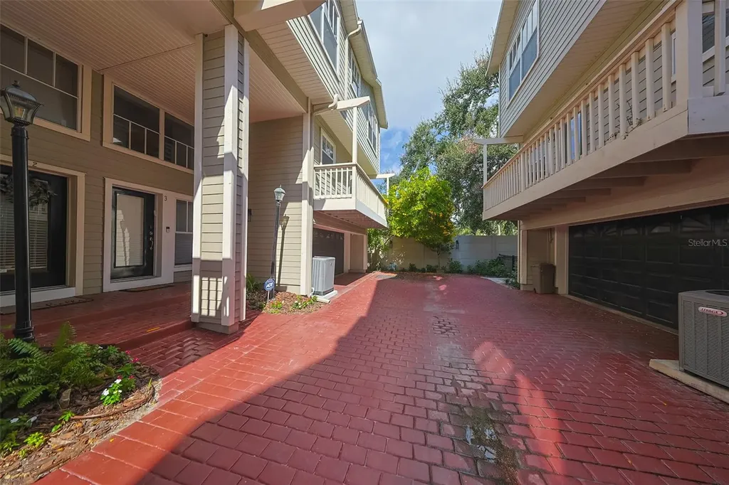 2403 W Palm Drive Tampa FL 33629