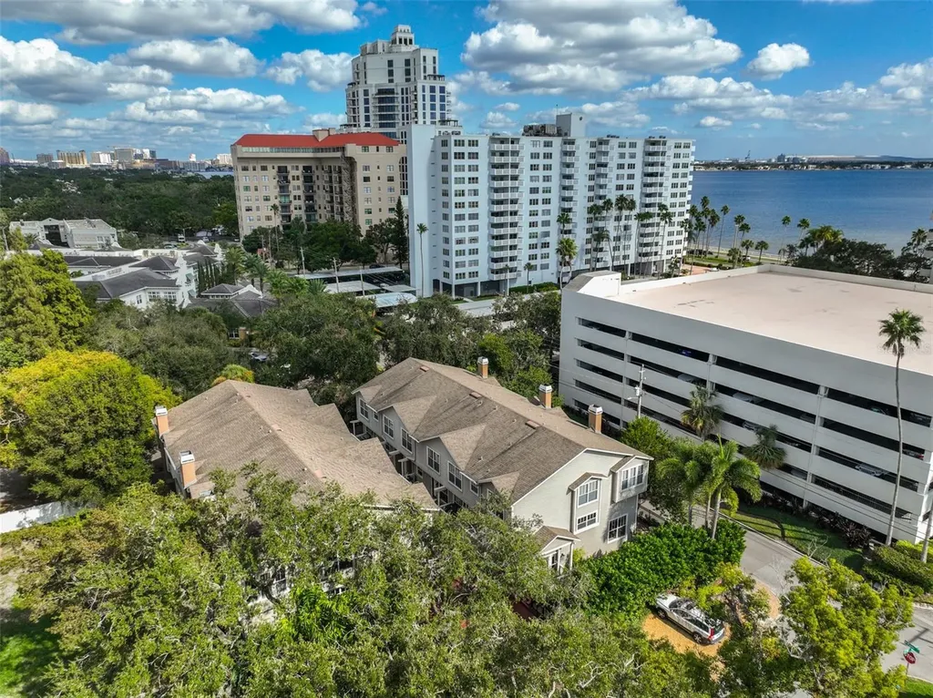 2403 W Palm Drive Tampa FL 33629
