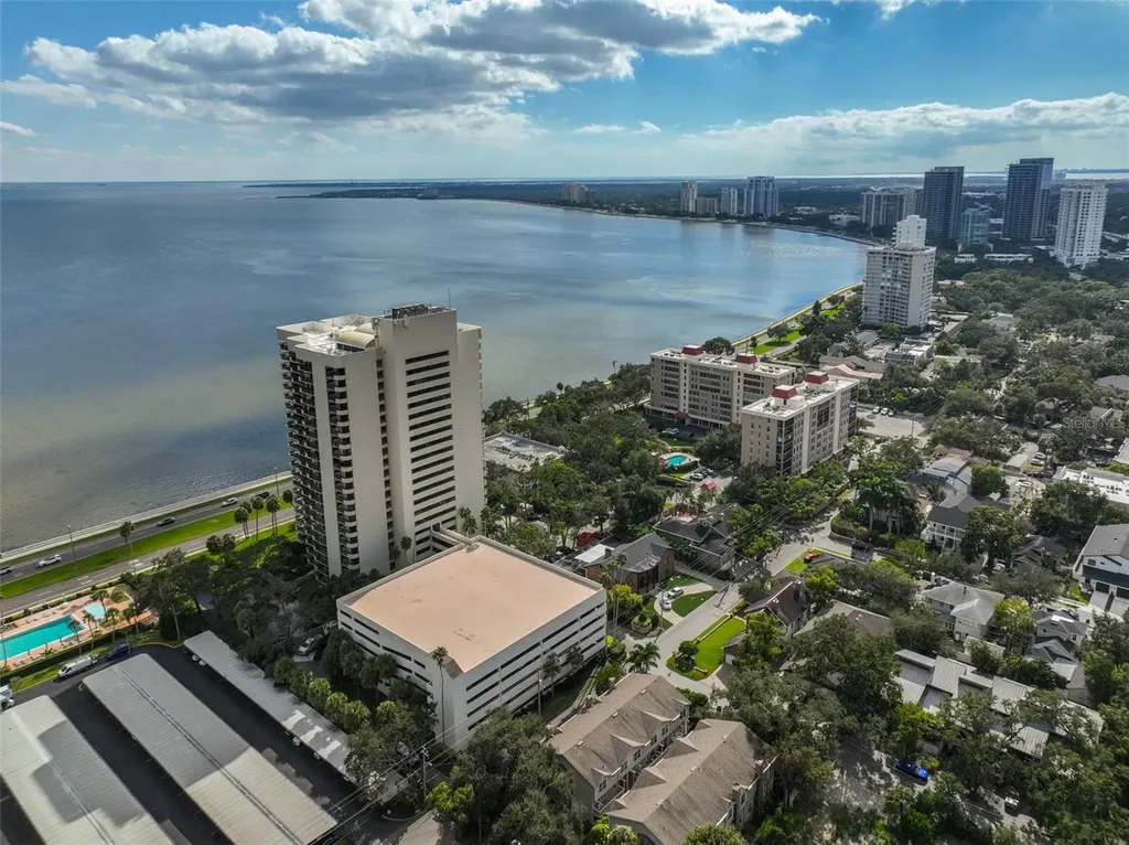 2403 W Palm Drive Tampa FL 33629