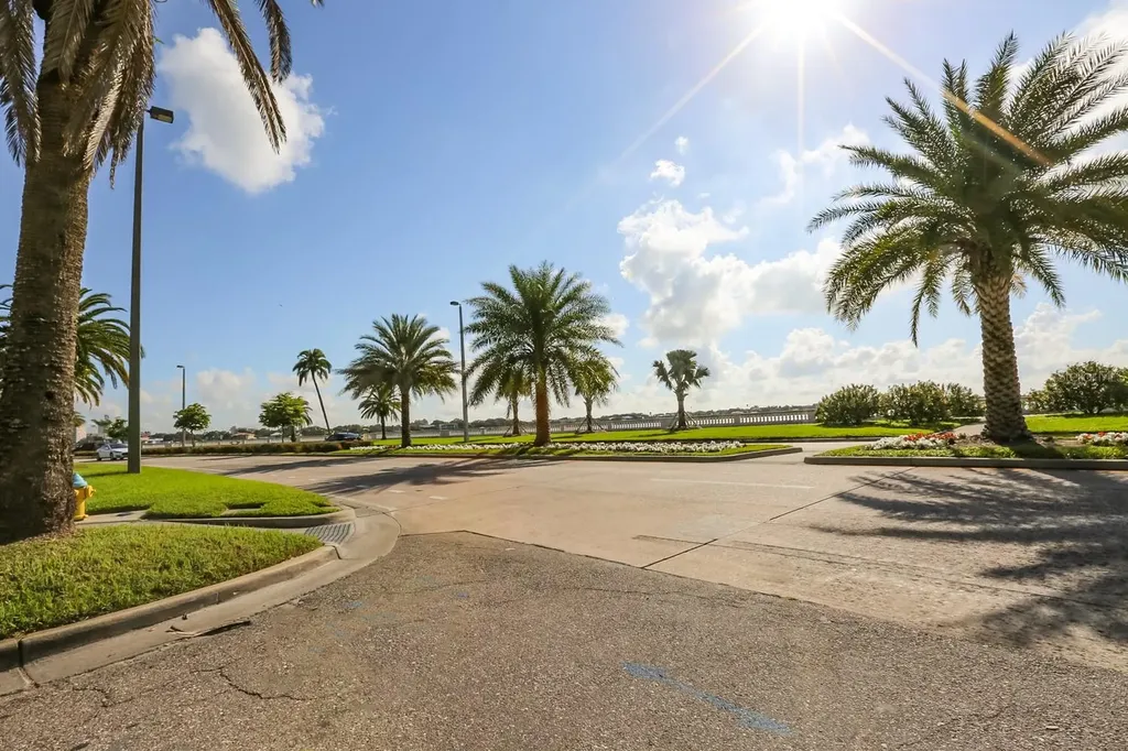 2403 W Palm Drive Tampa FL 33629