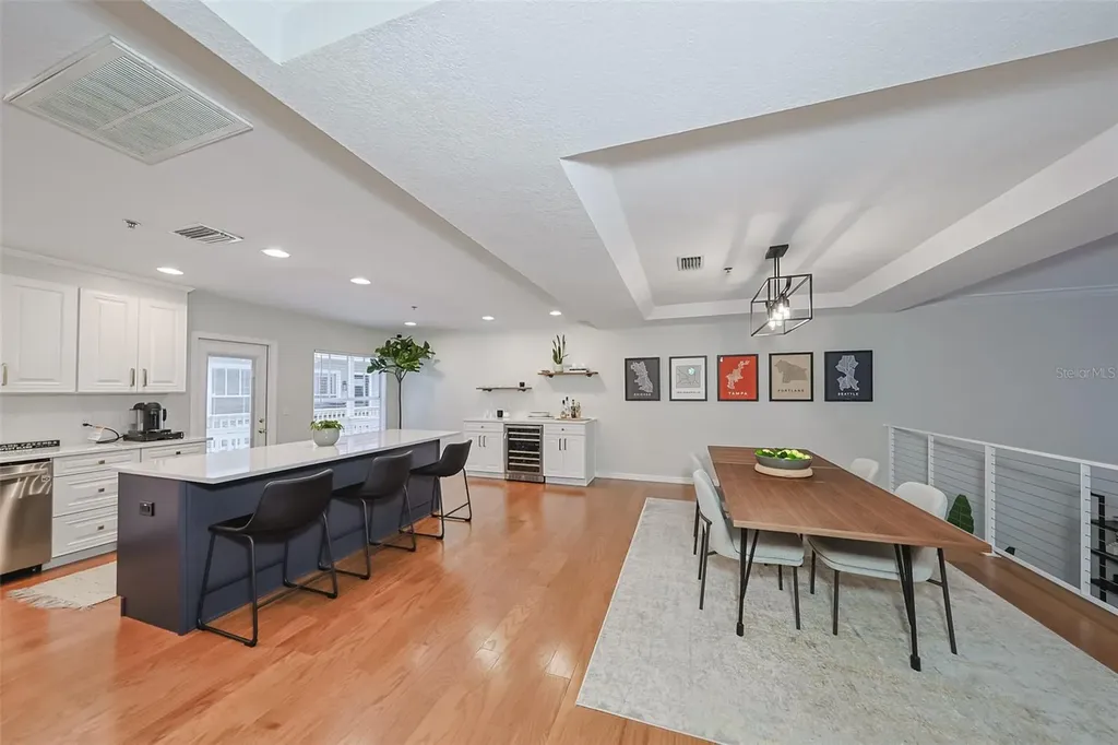 2403 W Palm Drive Tampa FL 33629