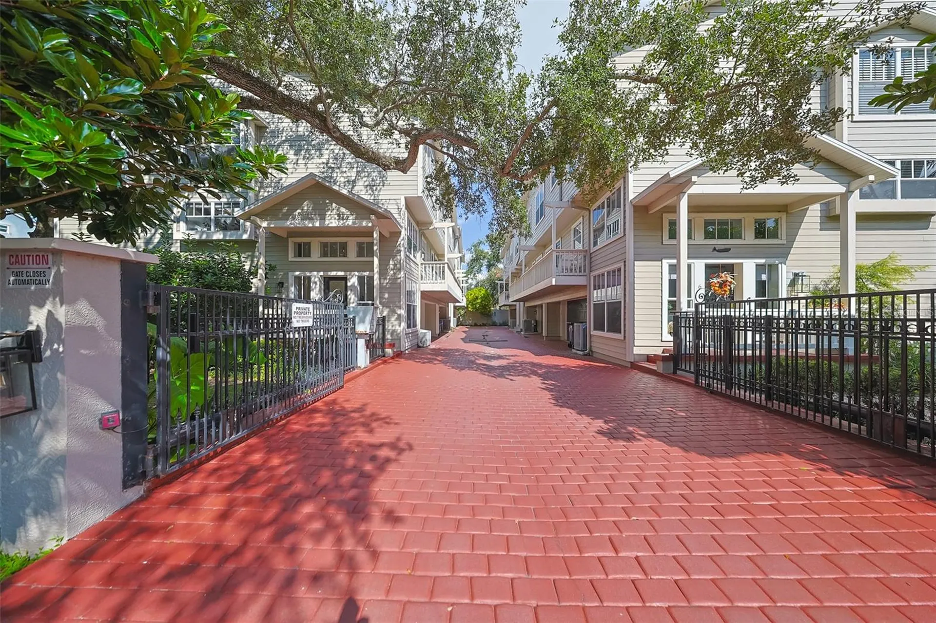 2403 W Palm Drive Tampa FL 33629