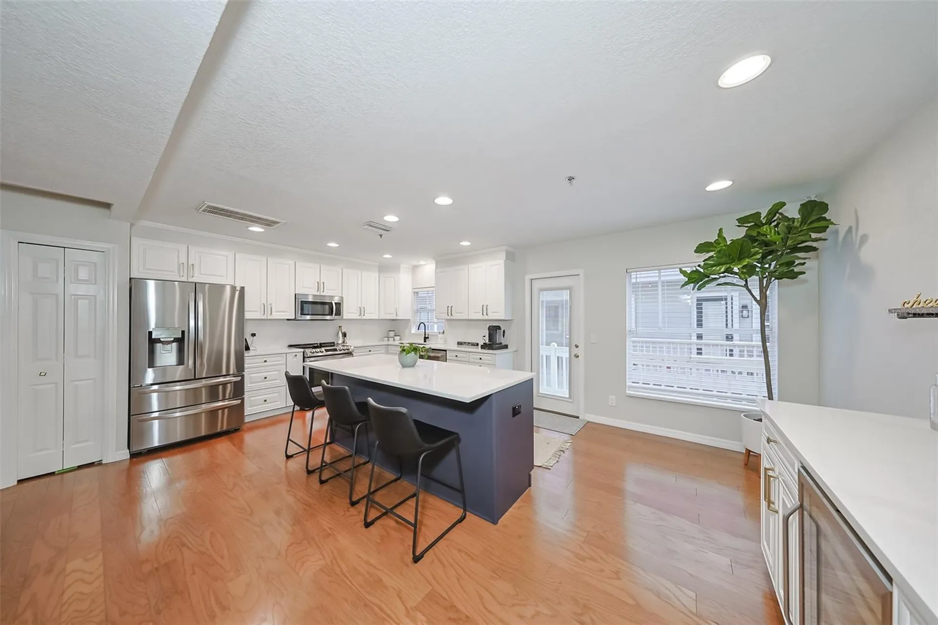 2403 W Palm Drive Tampa FL 33629