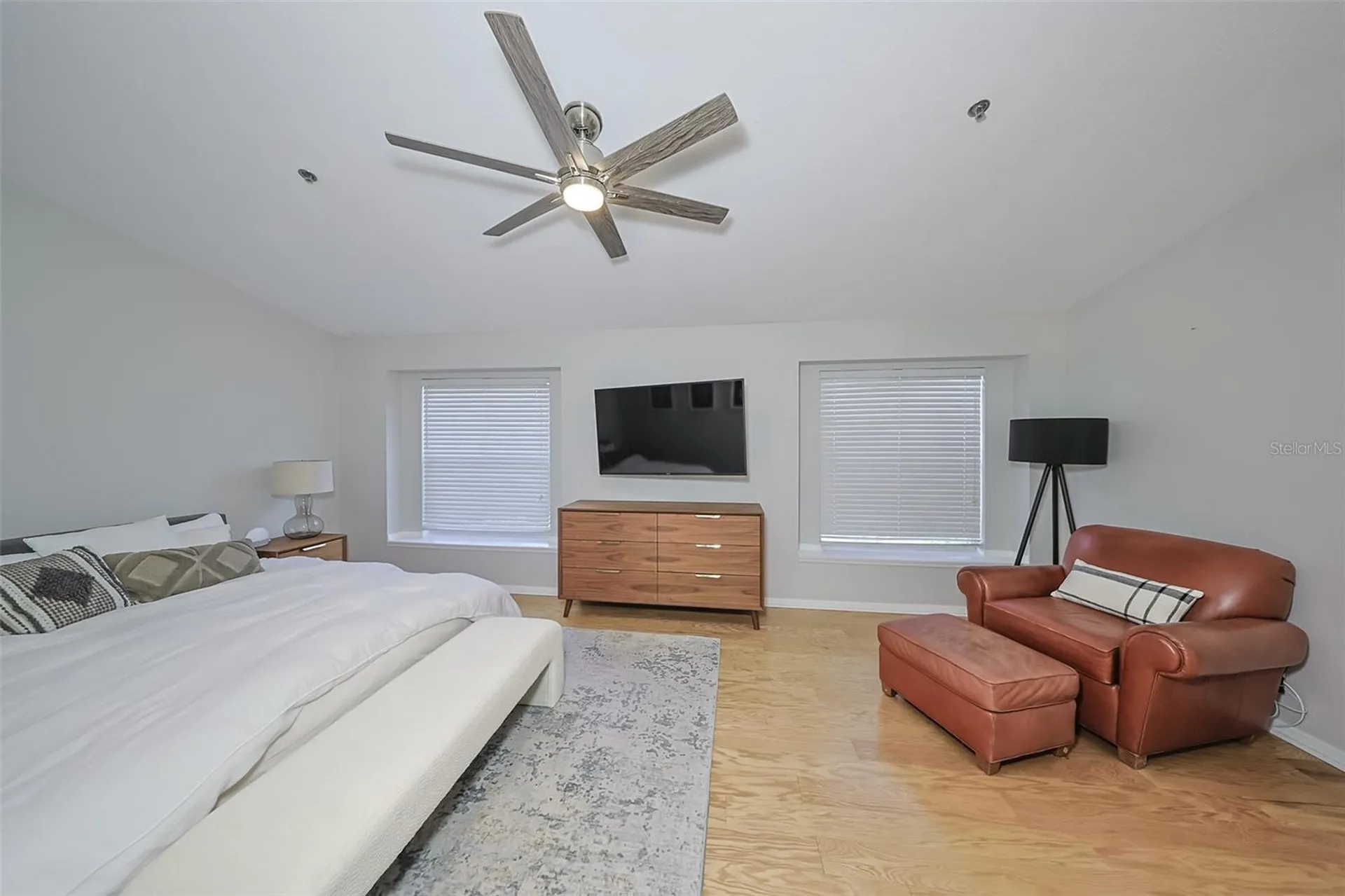 2403 W Palm Drive Tampa FL 33629