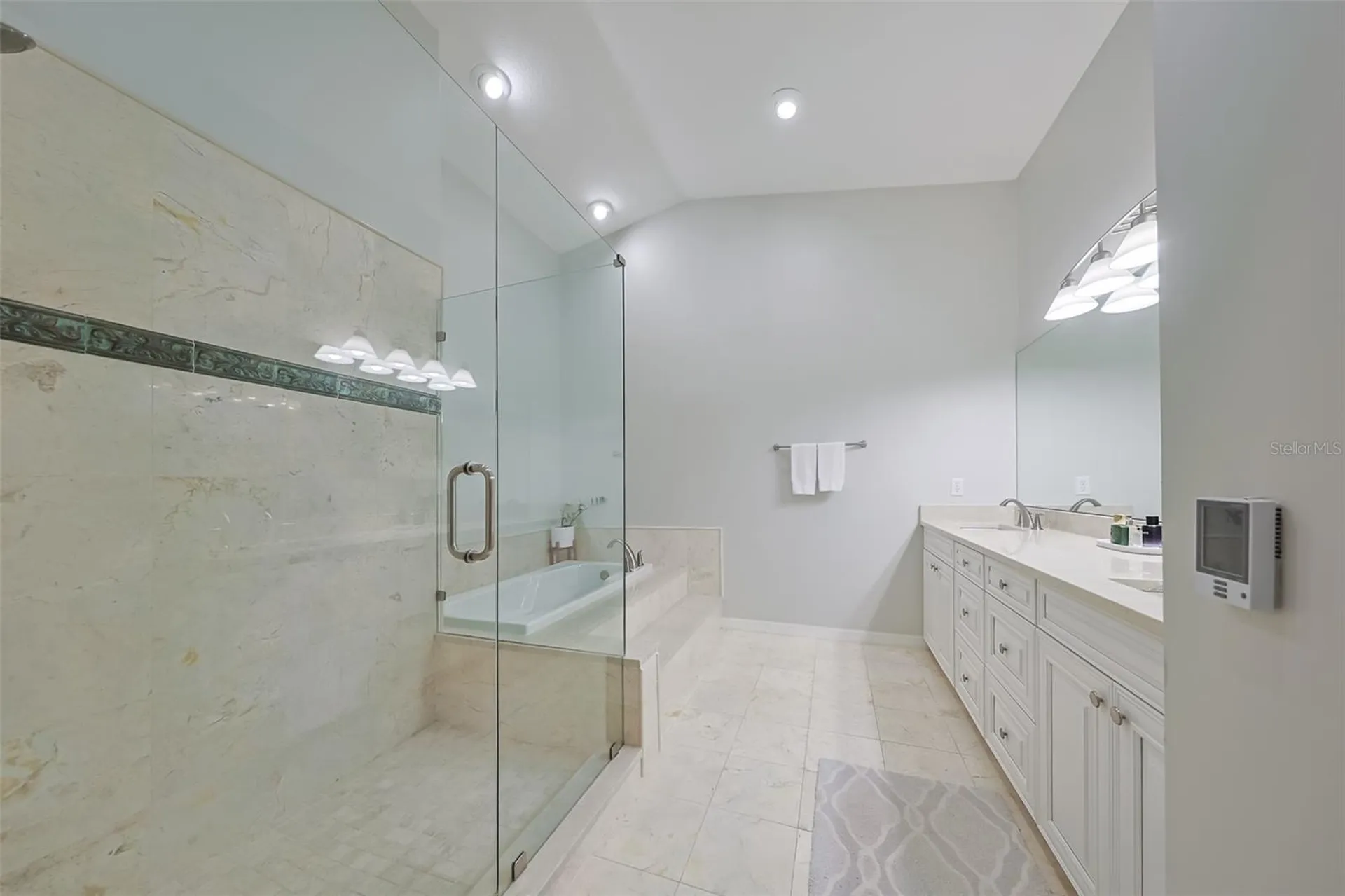 2403 W Palm Drive Tampa FL 33629