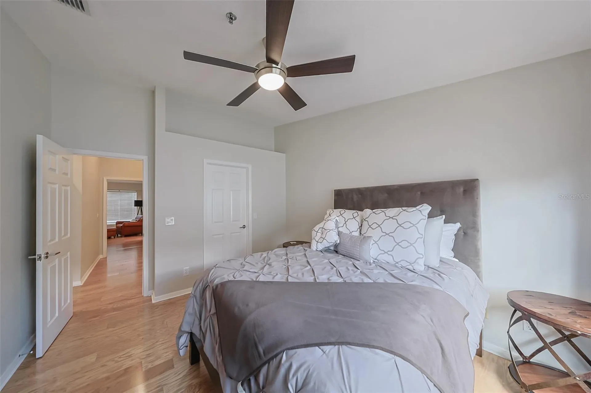 2403 W Palm Drive Tampa FL 33629