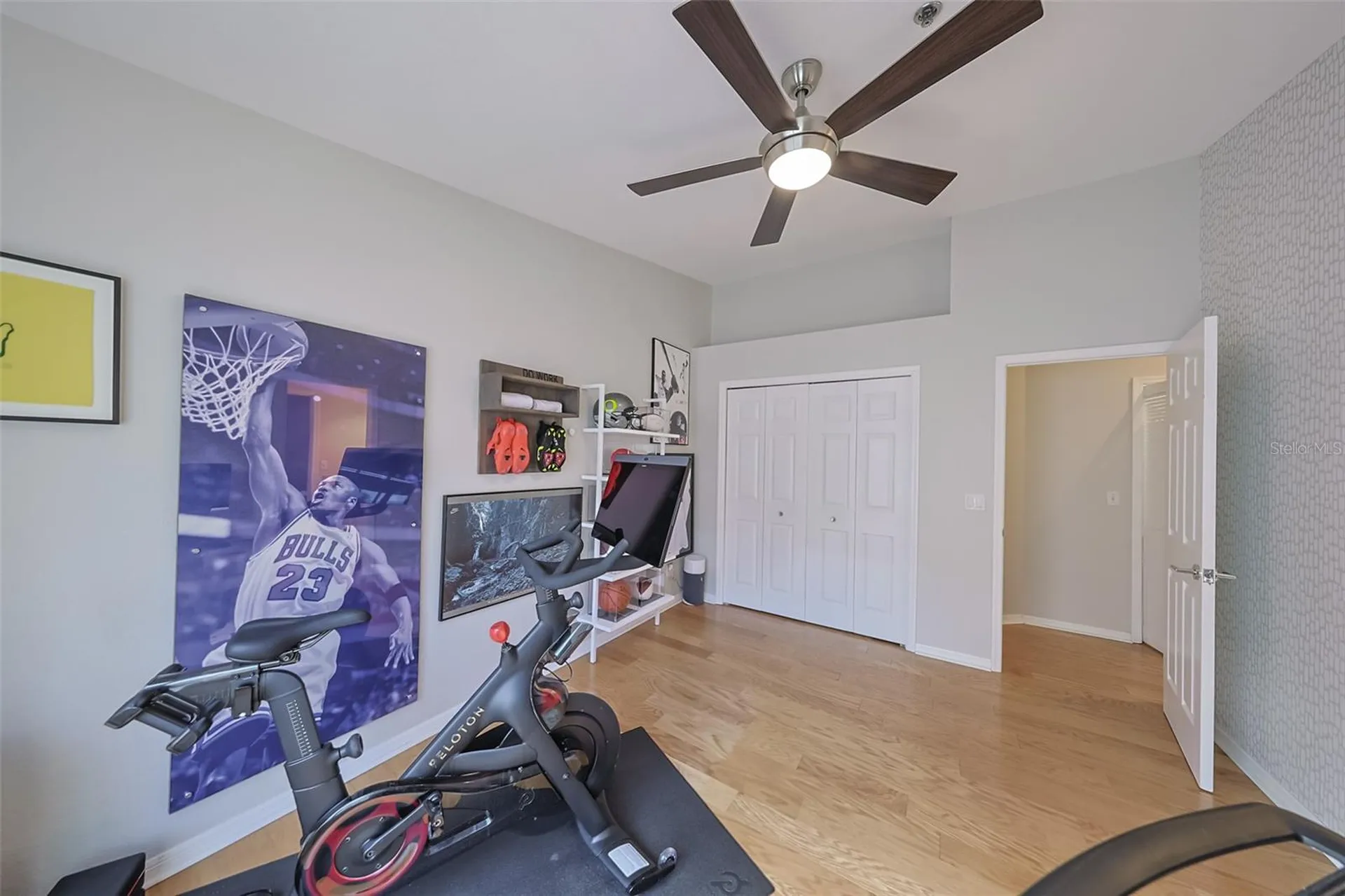 2403 W Palm Drive Tampa FL 33629