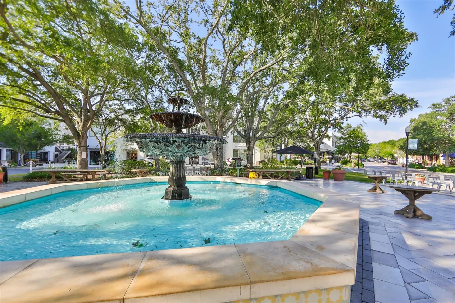 2403 W Palm Drive Tampa FL 33629
