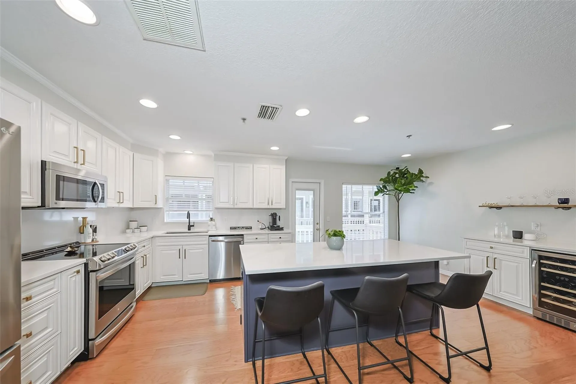 2403 W Palm Drive Tampa FL 33629