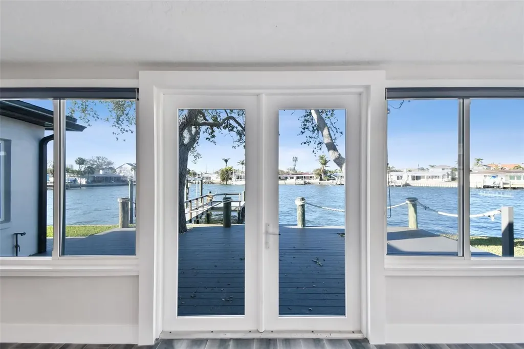 1514 Sea Gull Drive S St Petersburg FL 33707