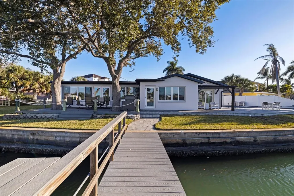 1514 Sea Gull Drive S St Petersburg FL 33707