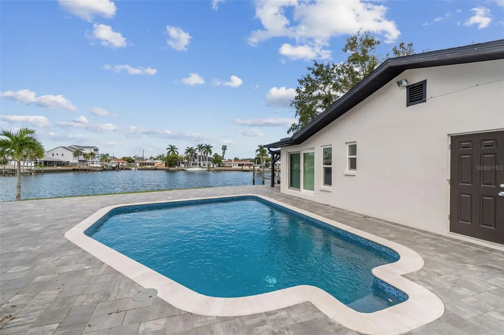 1514 Sea Gull Drive S St Petersburg FL 33707