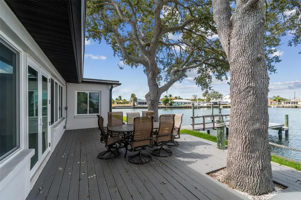 1514 Sea Gull Drive S St Petersburg FL 33707