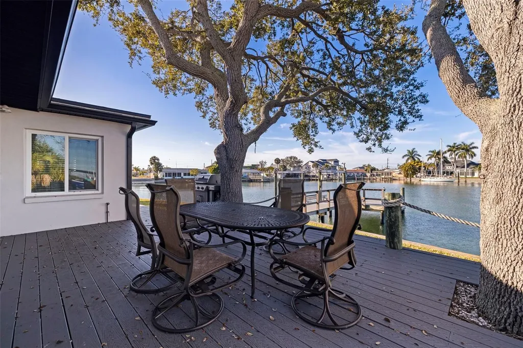 1514 Sea Gull Drive S St Petersburg FL 33707
