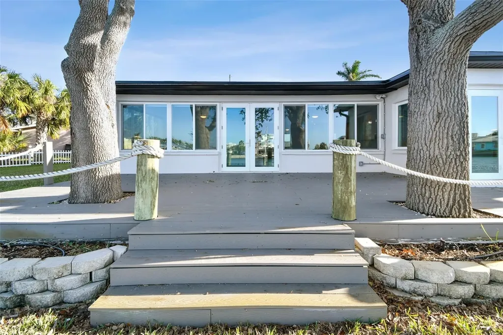 1514 Sea Gull Drive S St Petersburg FL 33707