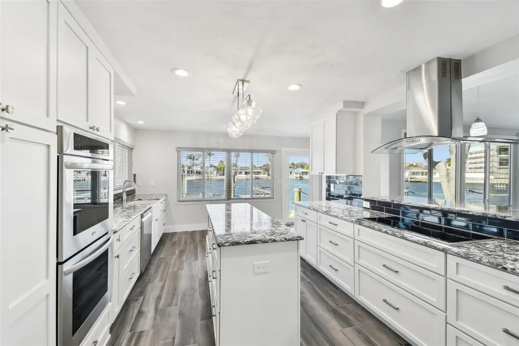 1514 Sea Gull Drive S St Petersburg FL 33707