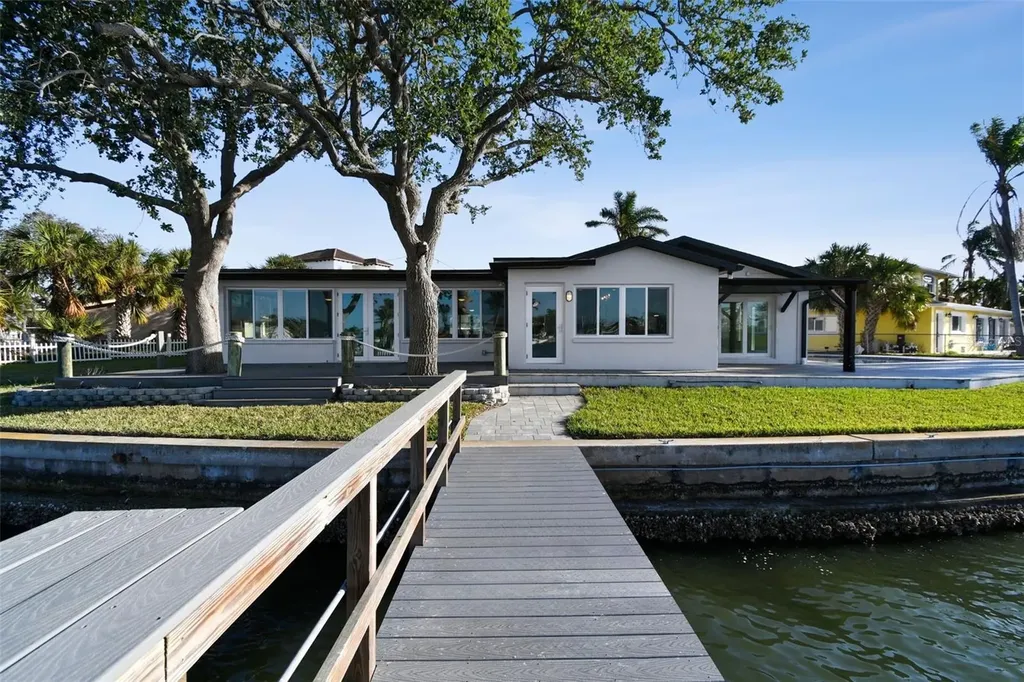 1514 Sea Gull Drive S St Petersburg FL 33707